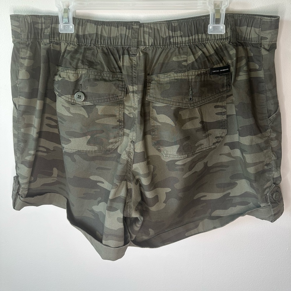 Social Standard by Sanctuary Camo Green Women's XXL Shorts - Picture 3 of 8